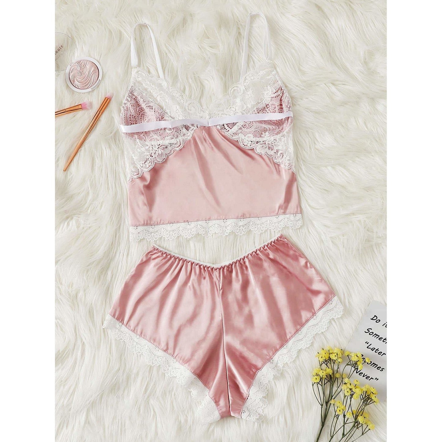 Scalloped Trim Contrast Lace Satin Set